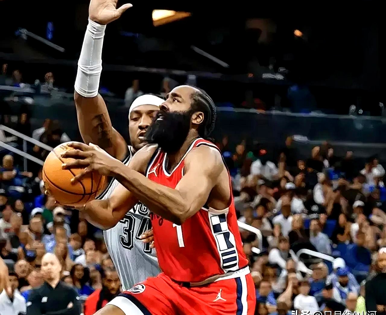 哈登迎来十二赛季出色发挥，切尔西观众热烈欢呼！比赛高潮迭起的简单介绍