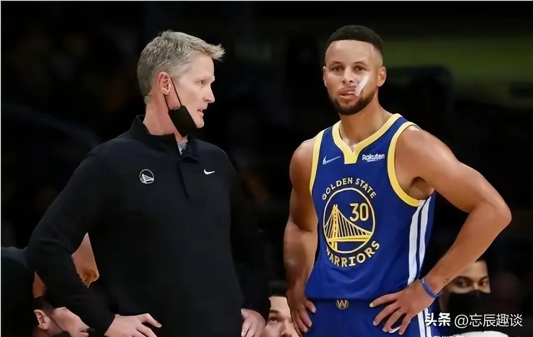 Yabo-库里迎来十五赛季出色发挥，勇士观众热烈欢呼！赛场气氛高涨-Yabo