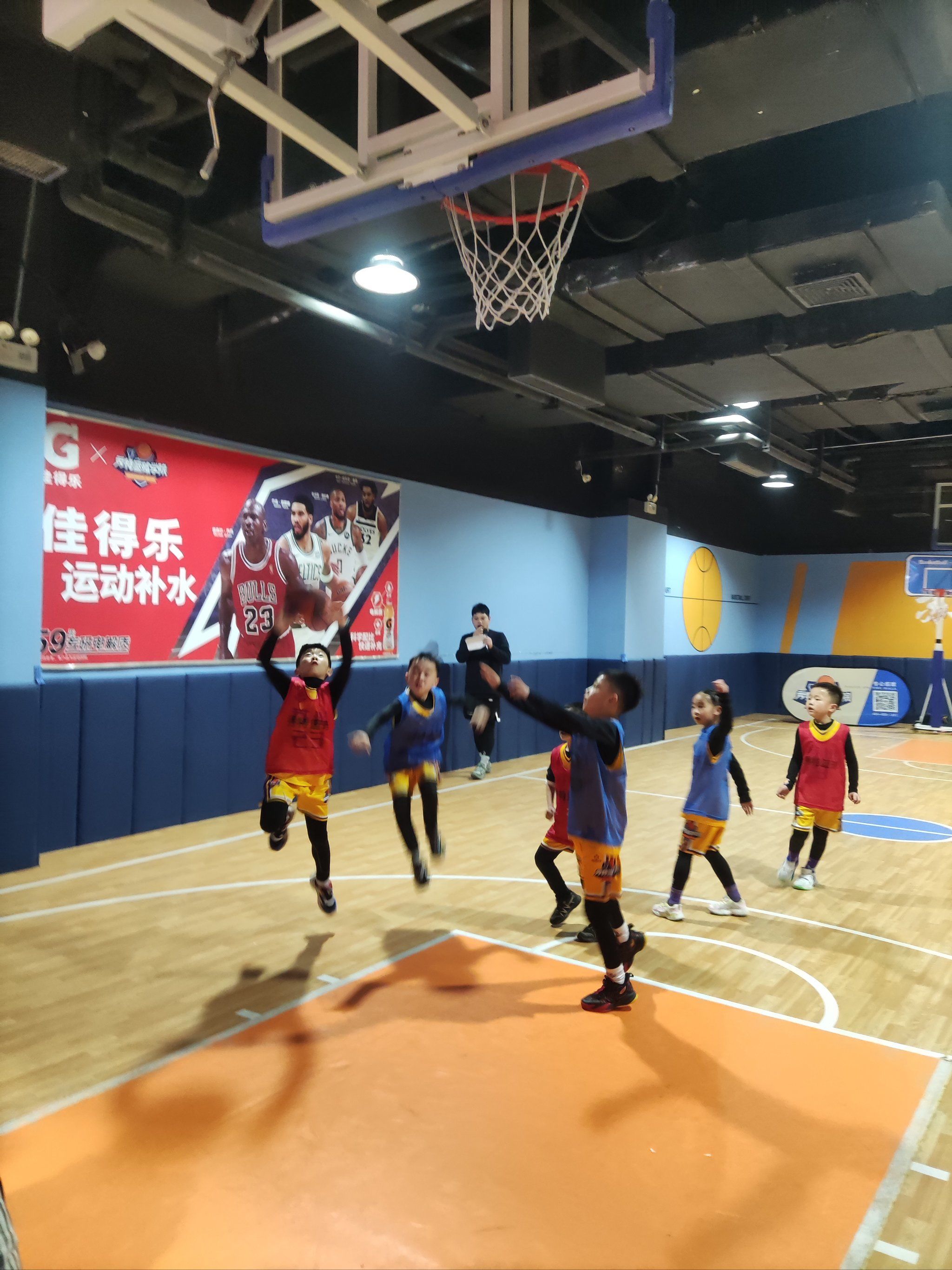 官网登录入口-持续失利引发热议！，字母哥在MAD比赛中晋级下一阶段观众掌声雷动的简单介绍-官网登录入口