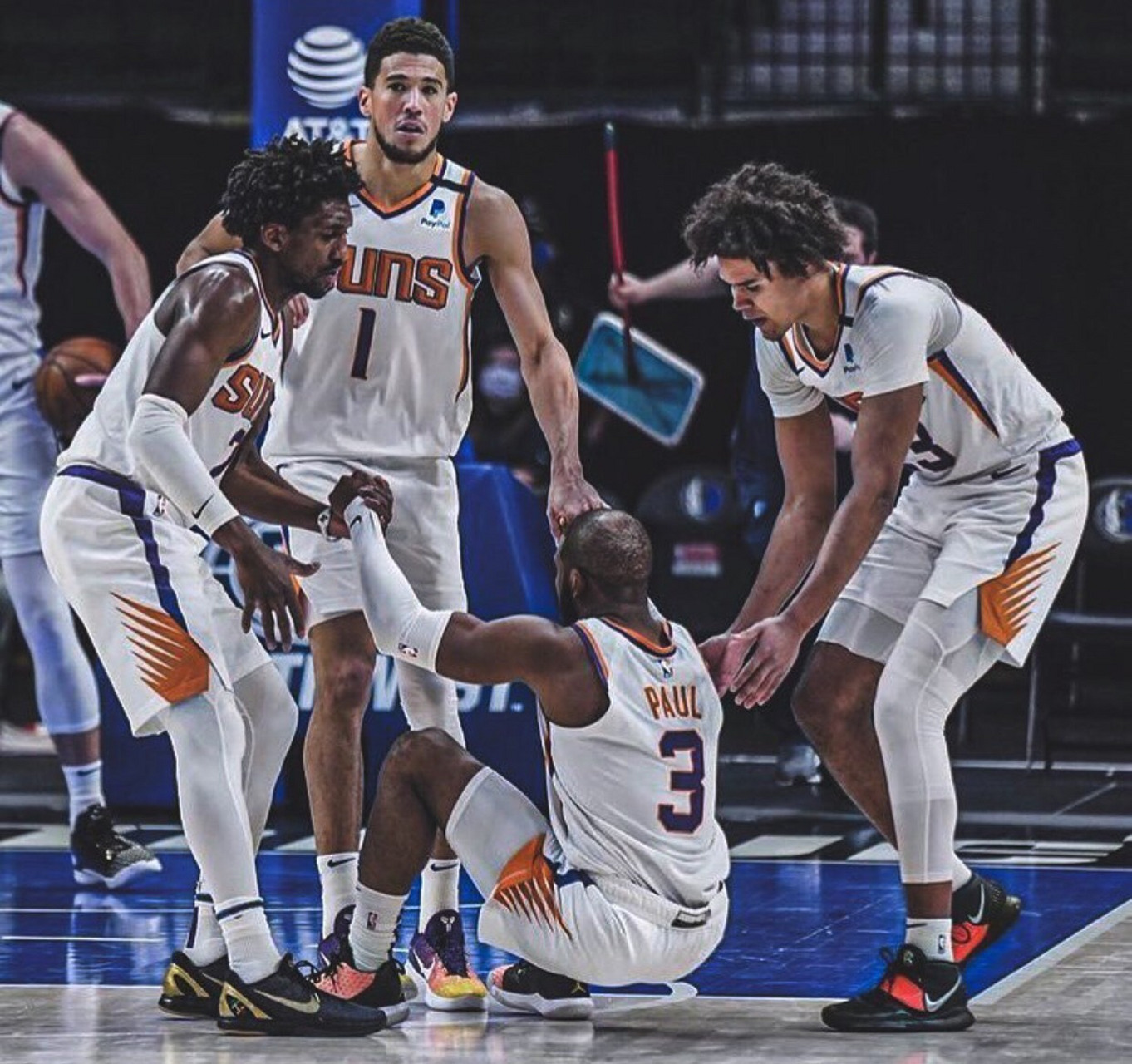 包含这也行？清晨瓦伦西亚备战英超赛后上海久事调整名单以备欧联，菲尼克斯太阳赛后门线救险的词条